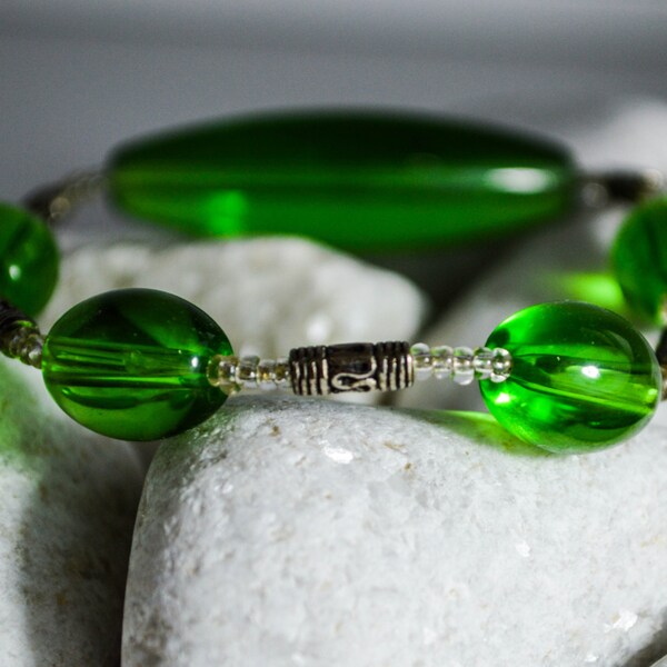 Beaded Emerald Stretch String Bracelet Handmade Neon Green Bracelet Modern Bright Bracelet 6 inches in length (B-08)