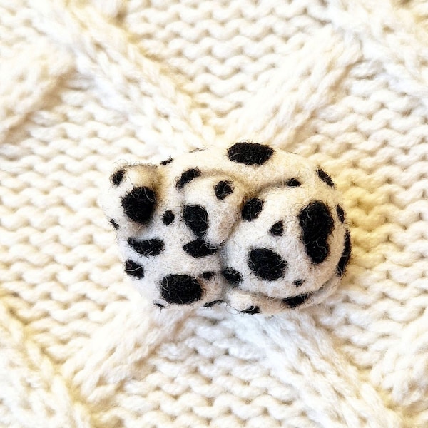 Needle felted dalmatian dog brooch, white, black, wool dog brooch, 101 dalmatians, sleeping dog brooch, dalmatian puppy, dog portrait brooch