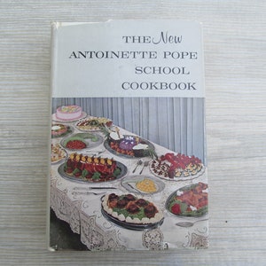 Vintage / Retro 1967 The New Antoinette Pope School Cookbook With Dust Jacket By The Macmillan Company Fifth Edition Francois Cook Book
