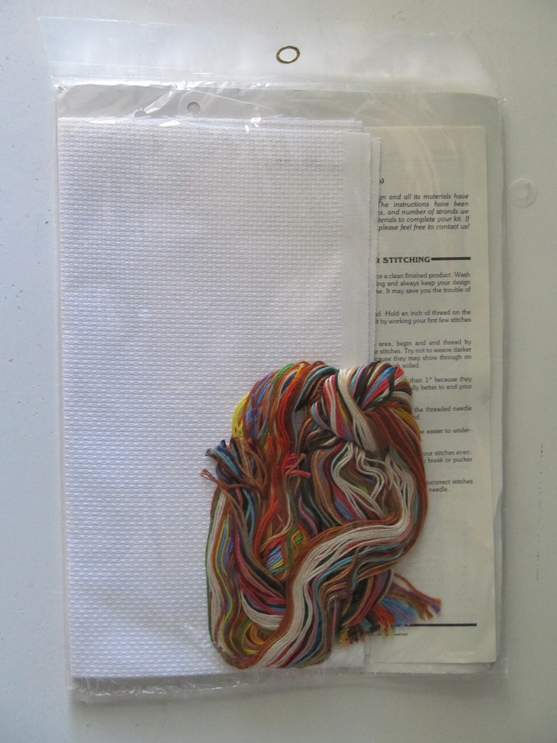 Brand New NIB 1986 From The Heart I Love You Bears Counted Cross Stitch Needlepoint Kit Sewing Decoration Arts /& Craft 53503