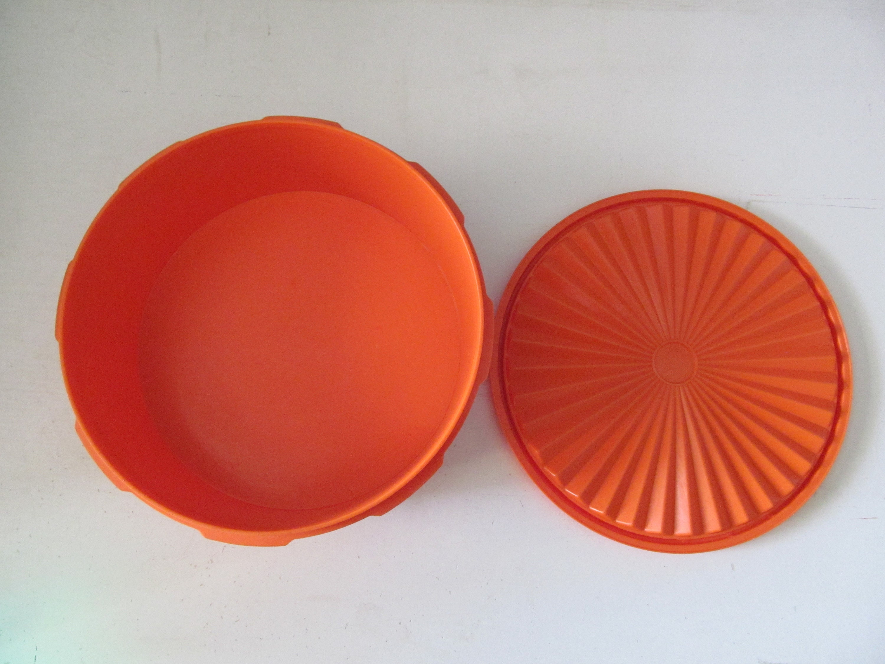 Vintage Set of 2 Orange and Yellow Tupperware Bowls 234 & 235 With Lids 227  and 228 