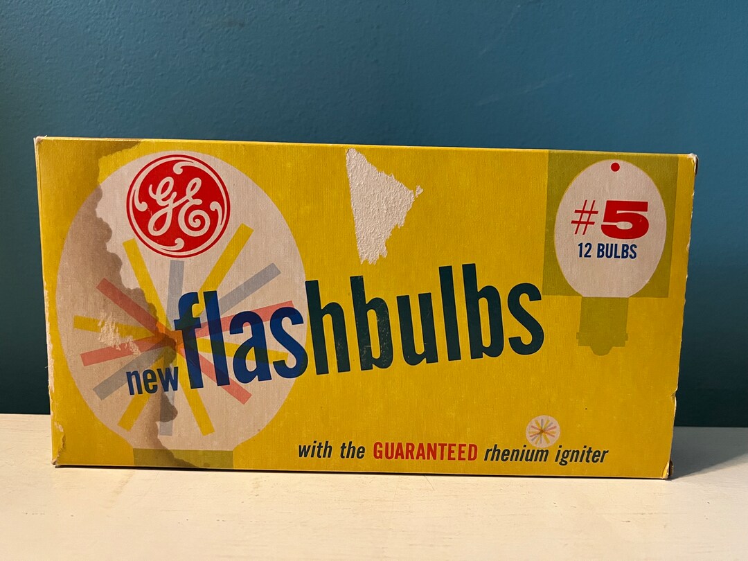 NEW Vintage / Retro GE 5 12 Count Camera Flash Bulbs With the