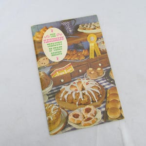 Vintage / Retro 1962 The Fleischmann Treasury Of Yeast Baking Recipe Cookbook Cook Book Baking Breads Rolls Sweet Doughs Pastry Cake G-3513