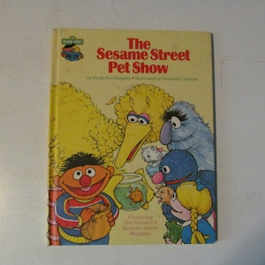 Vintage / Retro 1980 The Sesame Street Pet Show Sesame Street Book Club Featuring Jim Henson's Muppets Bert & Ernie Grover Prairie Dawn