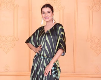 Vestido largo tipo caftán de satén de seda: estampado de hojas de árbol, estilo crucero
