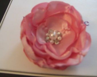 Pince à Cheveux Fleur Rose Fuchsia Compositions Florales – Accessoire Neuf