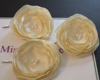 Ivory Hair Flowers - Set of 3  Bridal Flower Clips - Hair Accessories - Flower Hair Piece - Fascinator,Wedding flowers,bridesmaids flower