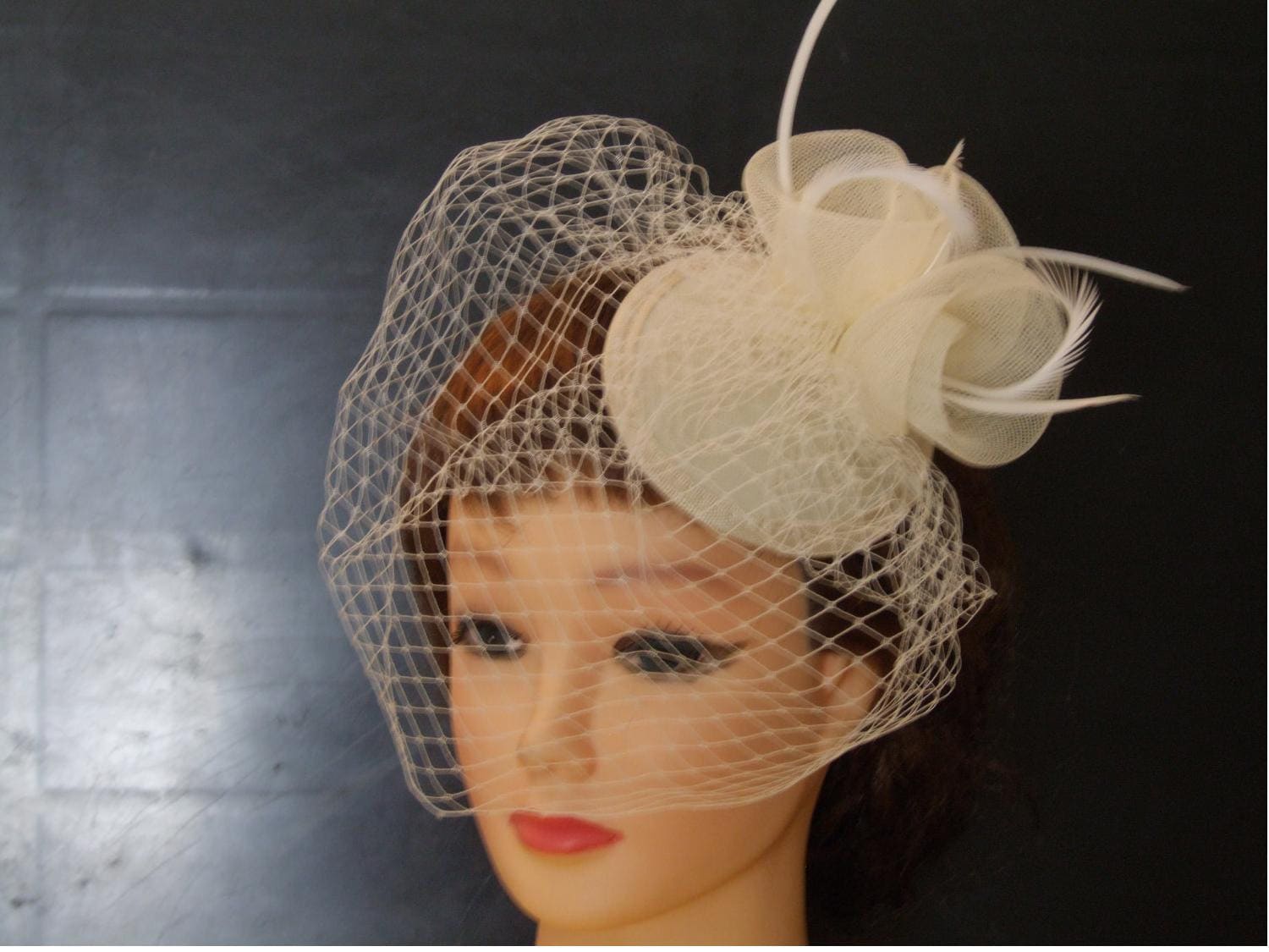 Vintage 1940s/50s Ivory Lace Half Hat Fascinator Bridal Style Birdcage veil hat fascinator Vintage 1940-50s Fascinator  main image 2