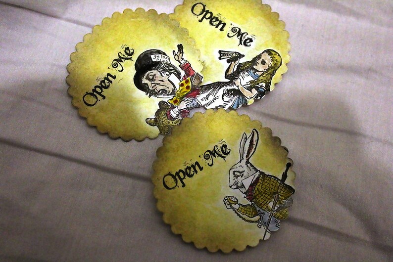 OPEN ME Alice in Wonderland Character Vintage - Etsy UK