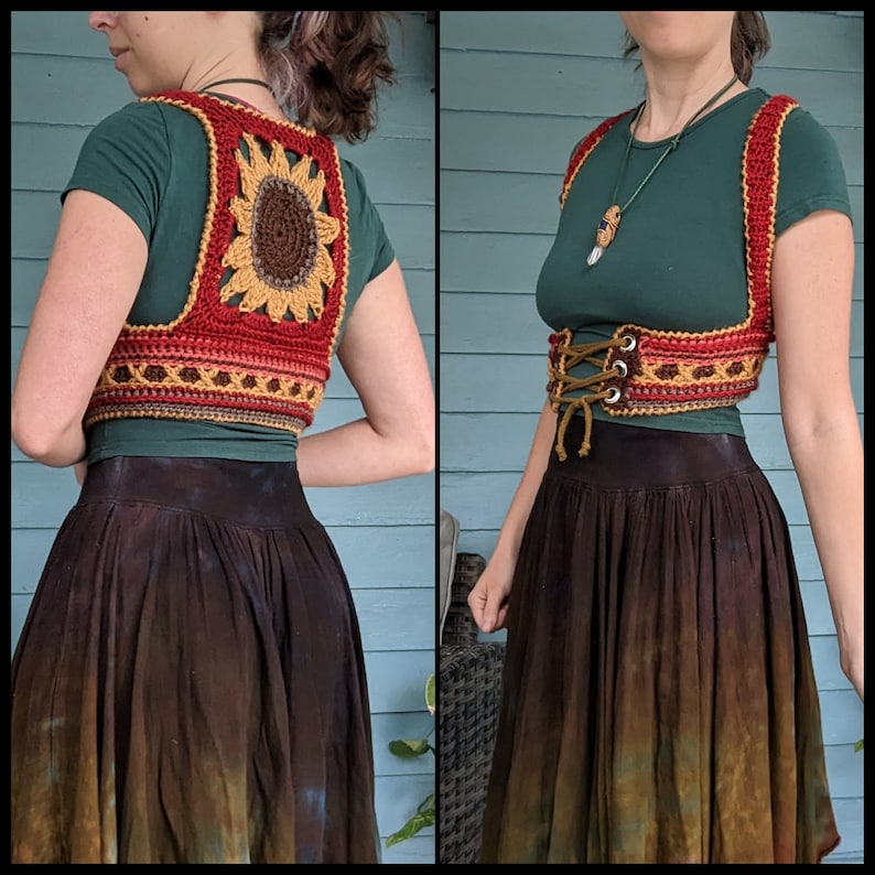 Puede incluir: Una falda marr&oacute;n y verde con un chaleco de ganchillo de girasol. El chaleco tiene detalles en rojo, amarillo y marr&oacute;n.