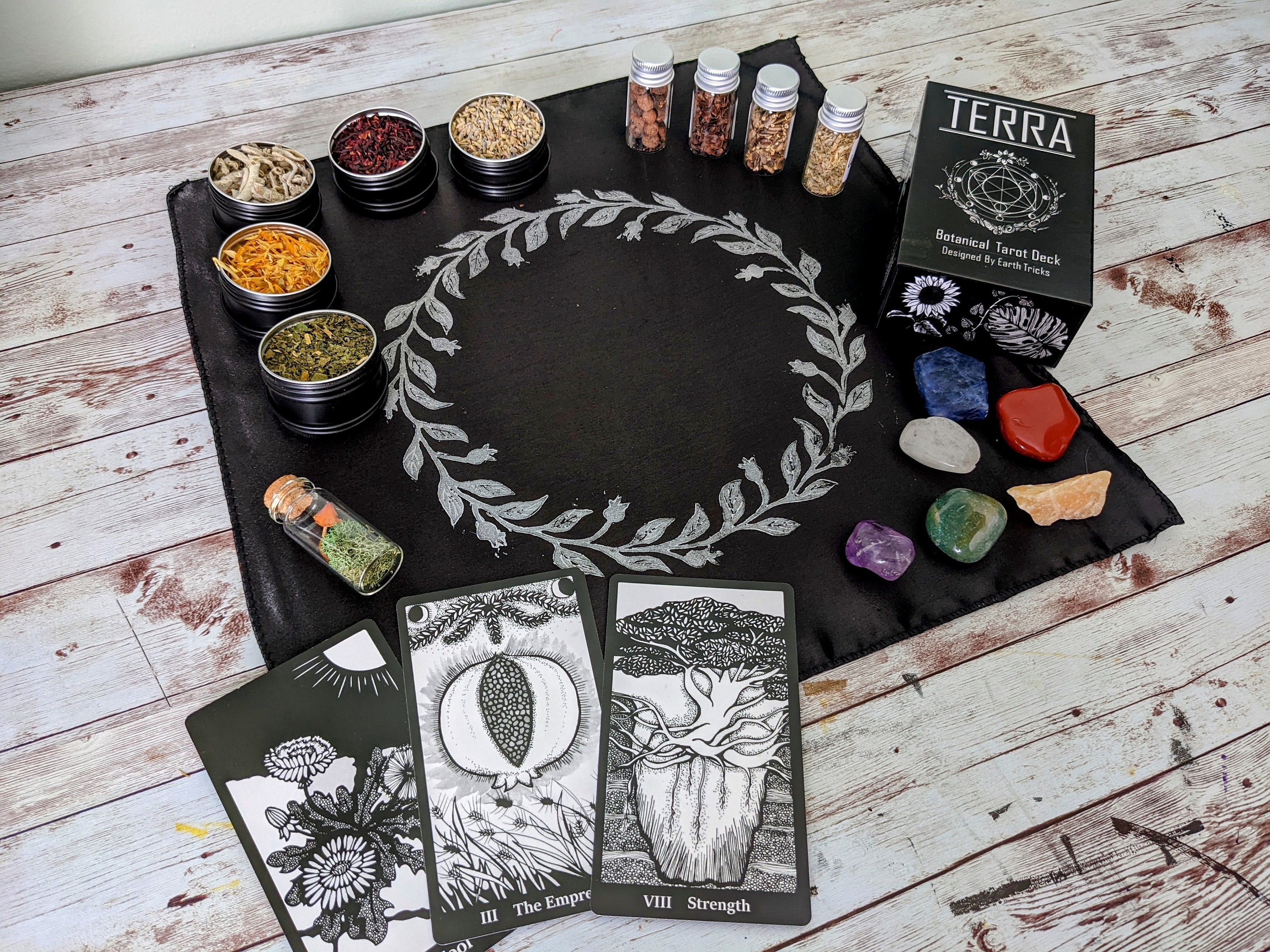 Terra: Botanical Tarot Deck / Plant Ally Deck / 78 Cards Hand