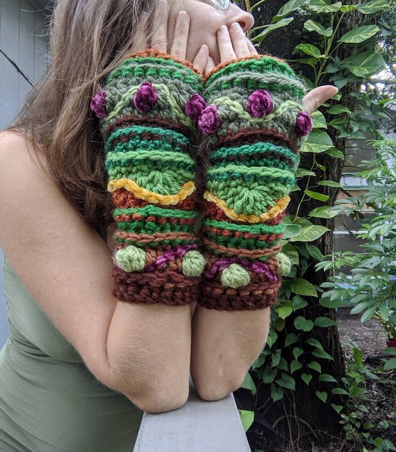 Pattern: Fae Elf Fingerless Gloves / Crochet arm warmers