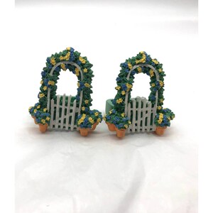 2 Super Cute Spring Flower Arbor Resin Napkin Holders