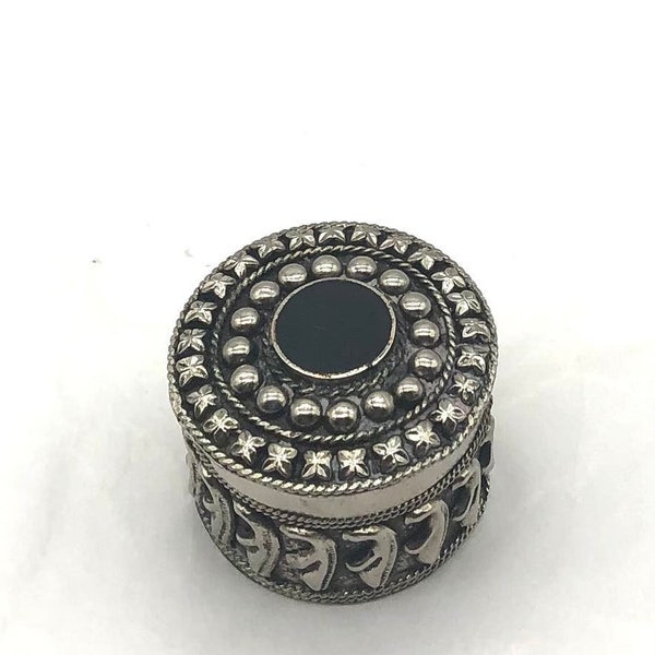 Gorgeous Made In India Small Silver Metal Trinket Box Jewelry Beautiful Pattern