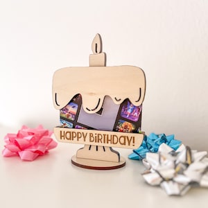 デジタルハッピーバースデーケーキスタンド付きギフトカードホルダーSVG Glowforgeレーザーファイル、商業用誕生日ギフトカードマネーホルダーレーザーカットファイル