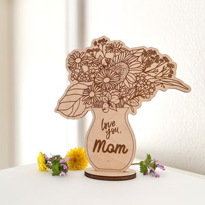 DIGITAL Flower Bouquet with Stand SVG Glowforge Laser Cut File, Engraved Florals Mother's Day Svg with Interchangeable Names for Mom Grandma