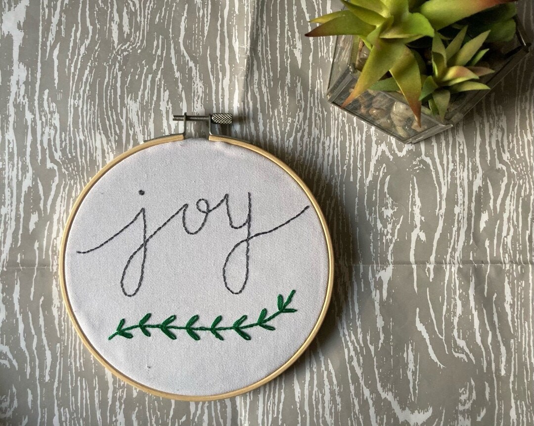 De joie Broderie à la main Hoop Wall Art Citation de mot Etsy France