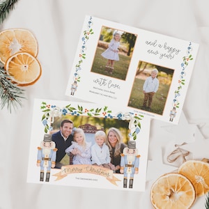 Modelo de cartão de foto de Natal | Aquarela de quebra-nozes laranja e azul | Cartão de Natal com guirlanda de azevinho | Adicione suas próprias fotos | Fácil de usar!