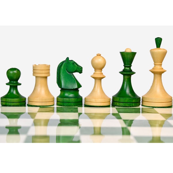 3,7-Zoll-Schachspiel aus der russischen (Sowjetzeit)-Serie – nur Schachfiguren – grünes Eschenholz gebeizt, gefärbtes Buchsbaumholz