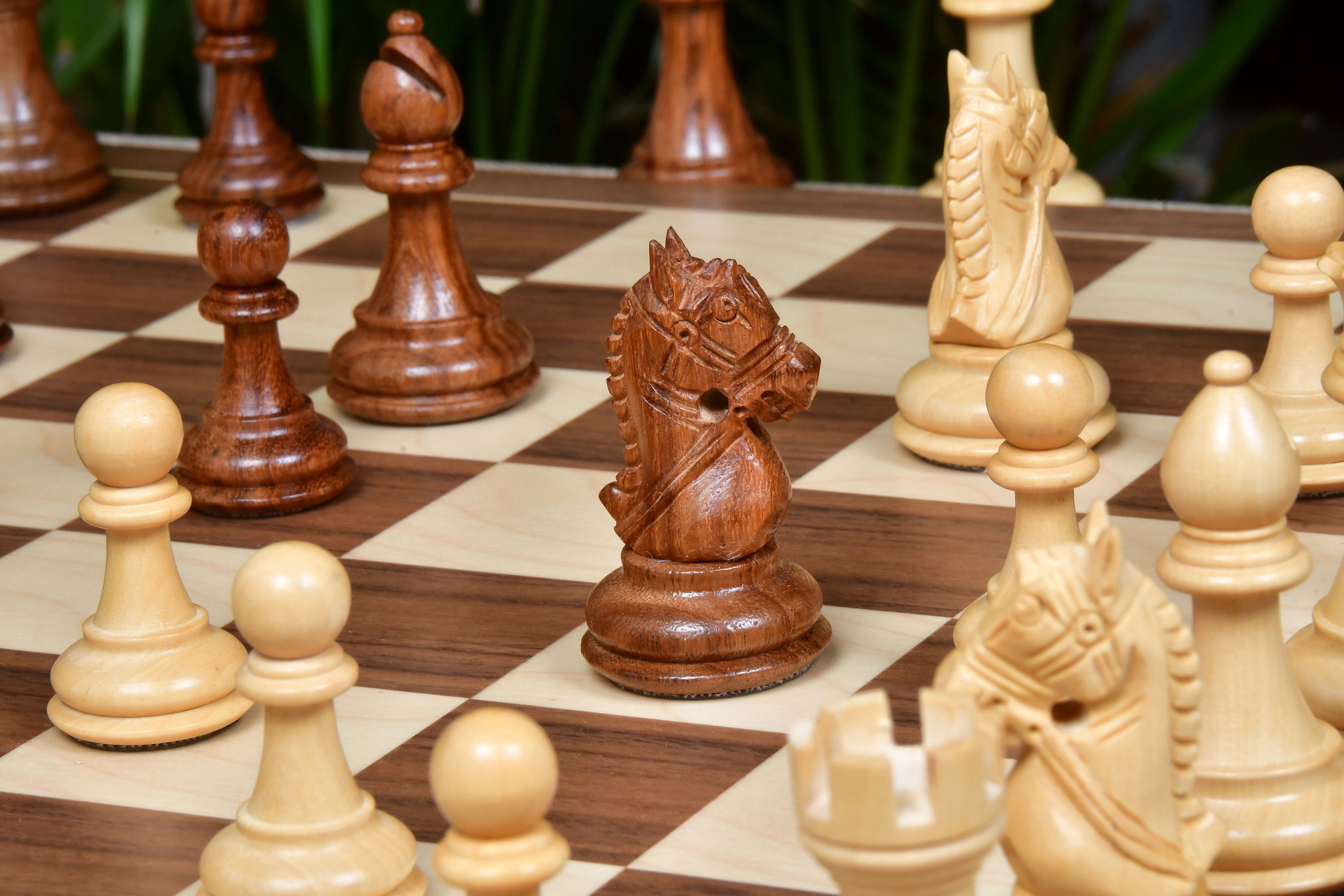 The Bridle Study Analysis Chess Pieces in Sheesham and Boxwood - 3.2 King