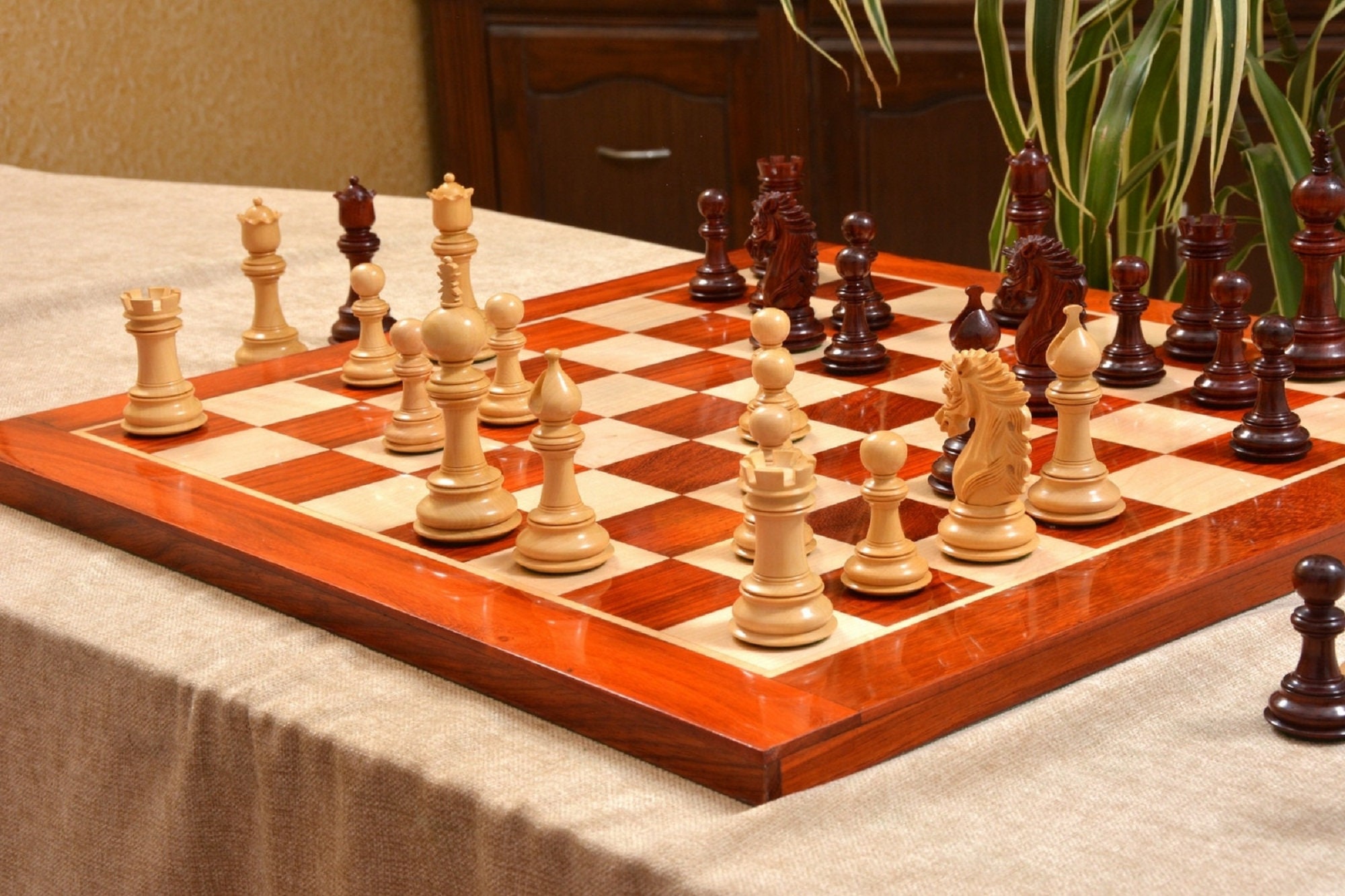 The Capablanca Chess Edition - Reykjavik II Series Chess Set and Board  Combination