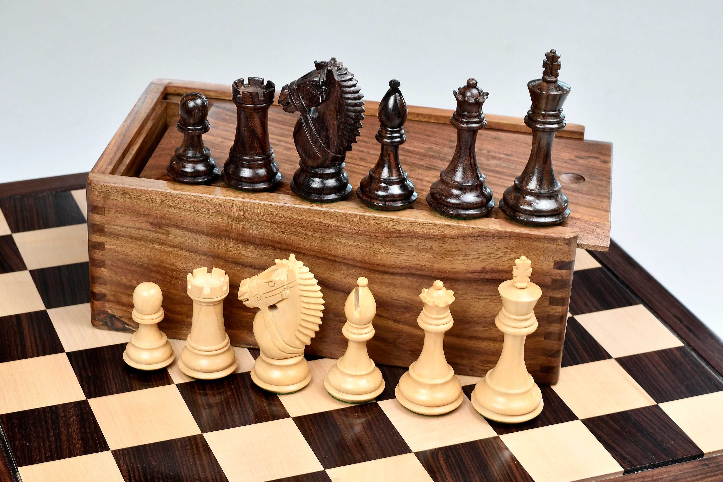 Old English Classic Chess Set with Padauk & Boxwood Pieces - 3.9