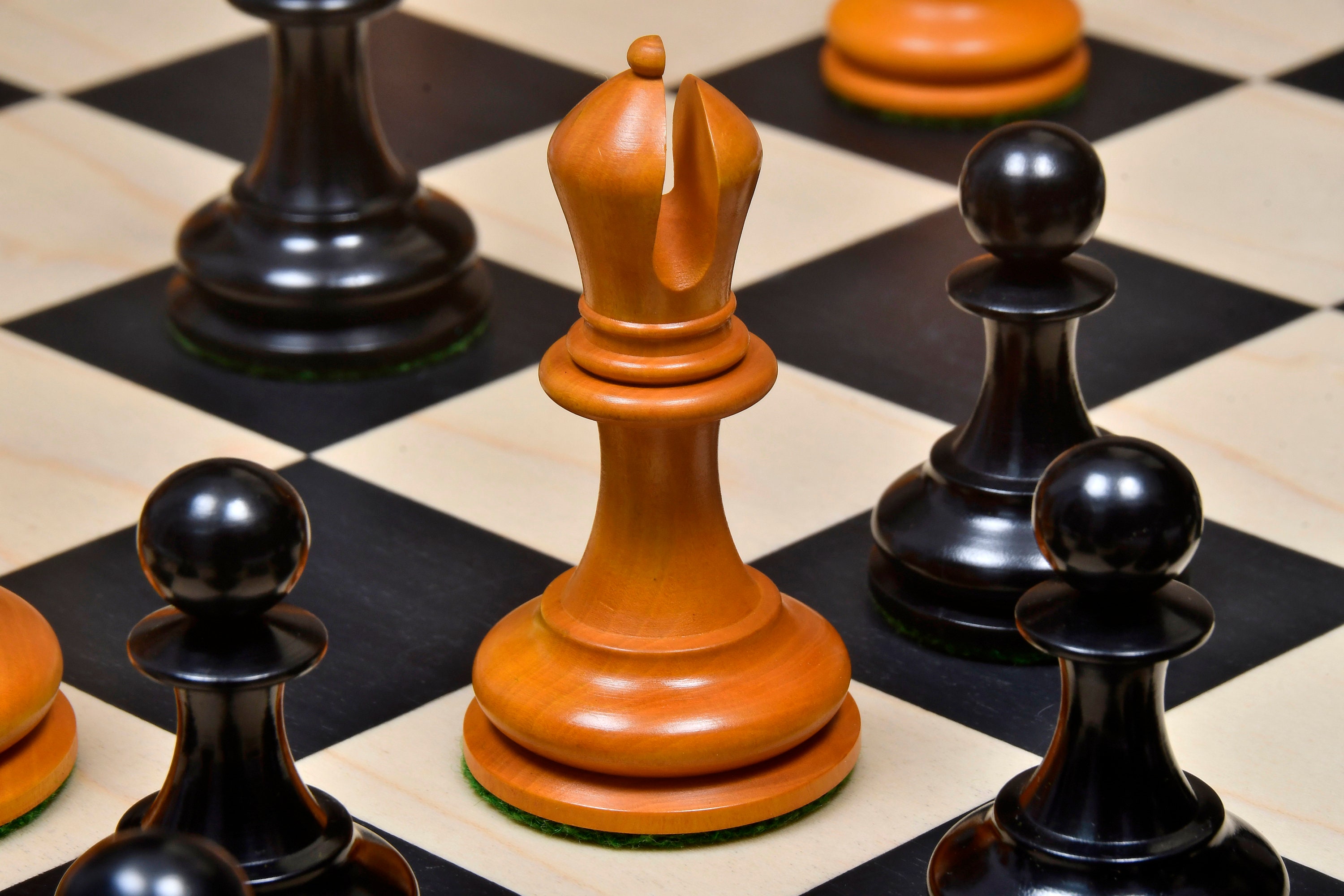 Staunton Helena Flat Board Chess Set Walnut 20 Weighted -  Norway
