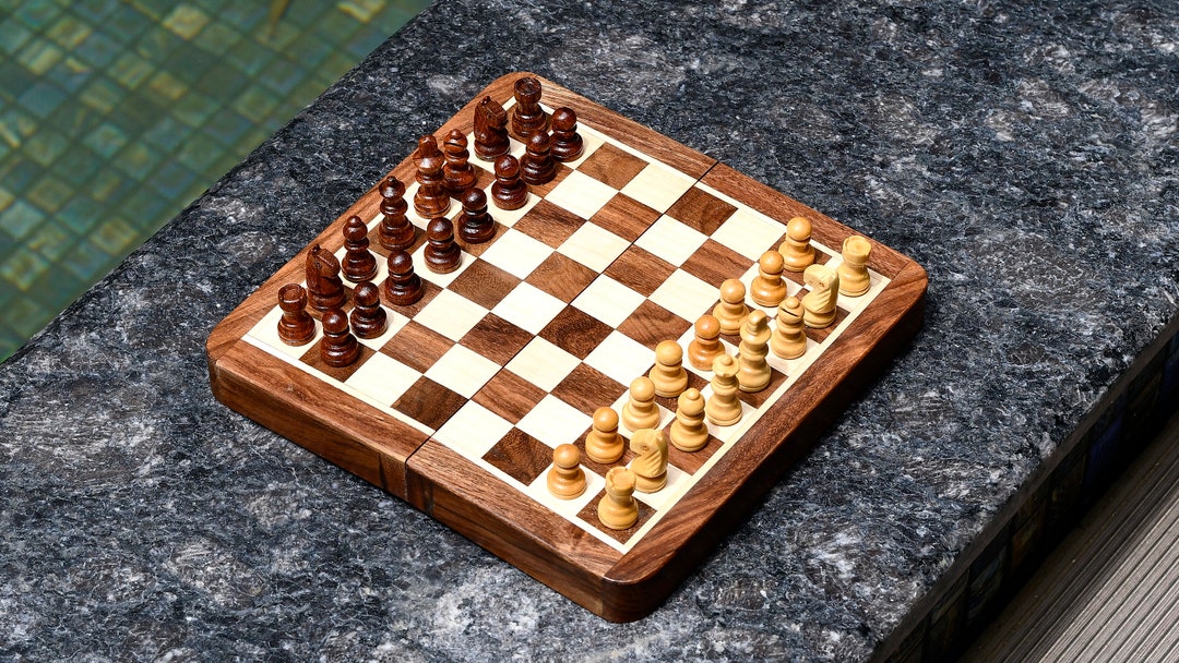  House of Chess - 7.5 Inch Wooden Magnetic Travel Chess