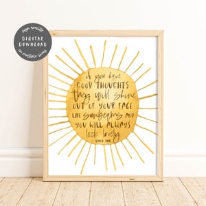 Puede incluir: Un sol de acuarela dorado con rayos que emanan de él. El sol tiene una cita dentro: "Si tienes buenos pensamientos, brillarán de tu rostro como rayos de sol y siempre te verás encantador - Roald Dahl."