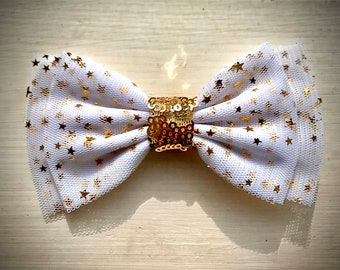 White tulle with gold stars and gold sequin centre hair bow, 4.5 inches wide bow, girl’s hair bow, flower girl bow clip