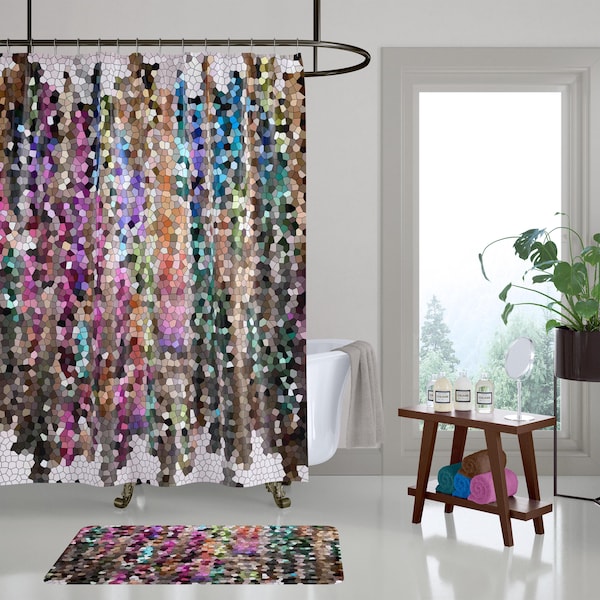 Cortina de ducha con mosaico en tonos joya: decoración colorida para el baño