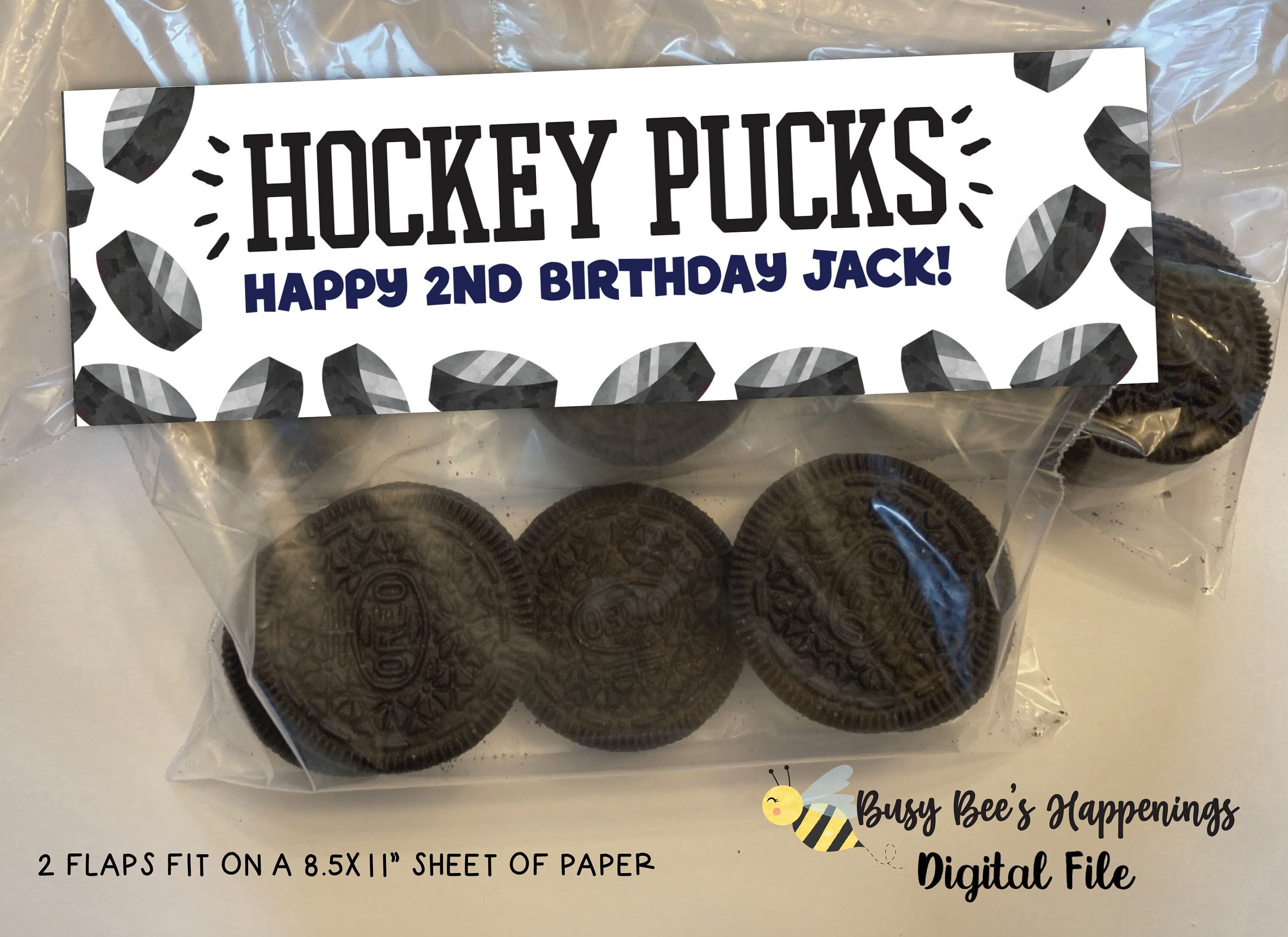 Kit Forniture Per Festa A Tema Hockey Su Ghiaccio – Servizio Per 20 Persone: Piatti, Tazze, Tovaglioli, Tovaglia E Striscione
