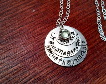 Collana impilata della mamma con i nomi dei propri cari, regalo d'argento Sterling per la mamma, collana personalizzata stampata a mano