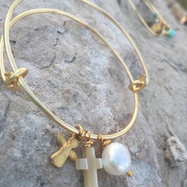 Expandable Cross/ pearl / angel  Charm Bangle / Mother of pearl / Qty 1