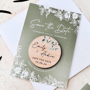 Save the Date-magneet met kaarten | Saliegroene Save the Date-trouwmagneten | Gepersonaliseerd hout: Save the Date of Evening | Botanische uitnodigingen