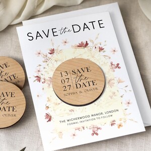 Aimez-vous pour la date avec des cartes | Magnets de mariage personnalisés | Réservez votre date ou votre soirée en bois floral | Cartes d'invitation « Save the Dates » pas chères bohèmes