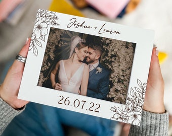 Wedding Gifts For Couples, Engraved Wedding Day Photo Frame with Date, Mr and Mrs Picture Keepsake, Personalised Gift For Bride and Groom