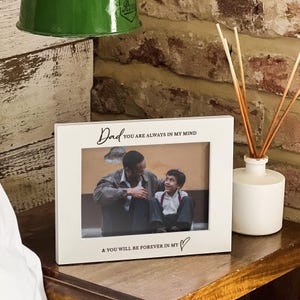 In Erinnerung an Papa personalisierter Fotorahmen | Perfektes Geschenk für Papas Geburtstag, Vatertag oder als Erinnerungsfotorahmen in liebevoller Erinnerung an