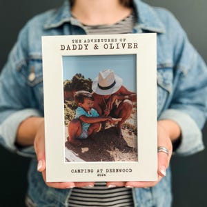 Daddy and Me Abenteuer Bilderrahmen Geschenk | Personalisiertes Geschenk für Papa - Bestes Geburtstagsgeschenk für Papa - Geschenkidee zum Vatertag - Erinnerungsgeschenk