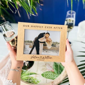 Cadeau de mariage | Cadre photo de mariage de M. et Mme | Cadre souvenir du jour du mariage | Cadeau de Noël personnalisé pour couple | Cadeau pour couples nouvellement mariés