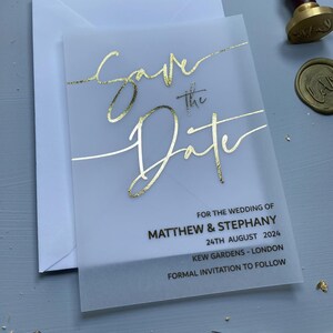 フォイルセーブザデートベラムカード、ミニマリストセーブザデートカード、シンプルでモダンな結婚式招待状、無料封筒「ミラノ」