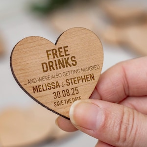 Außer dem Datum Magnet, Hochzeitseinladungen, hölzernes rustikales lustiges außer dem Datum Herz, freier Getränkegutschein lädt ein, Boho Hochzeitsankündigung