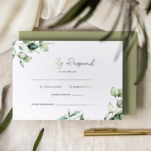 結婚式の返信カード招待状 | 植物モチーフのカードと封筒 | 金箔で飾られた緑のウェディング返信カード「フローレンス」