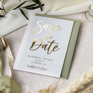 Save the Date Karten | Perlmutt Goldfolie Save the Dates | Minimalistische Pergament-Hochzeit lädt ein | Moderne Einladungssuiten ""Bali"""