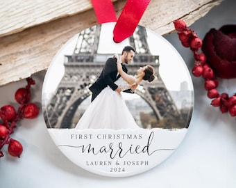Boule de Noël personnalisée avec photo du premier Noël de jeunes mariés, cadeau de Noël pour jeunes mariés, décoration pour sapin de Noël avec photo de mariage, souvenir pour un couple marié
