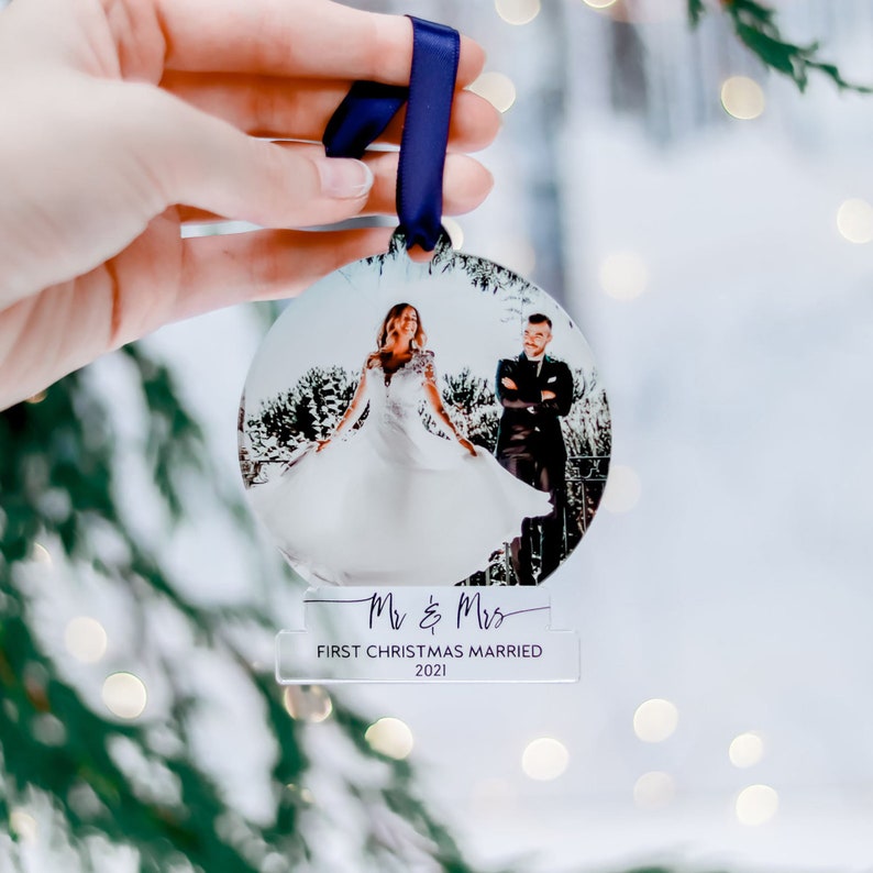 Personalized Christmas Ornament gift idea. personalized ornament gift ideas. christmas gift ideas for mom and dad. christmas gift ideas for newlyweds, christmas gift ideas on a budget christmas gift ideas for babys first christmas. personalized gift ideas for christmas. photo ornament gift idea.