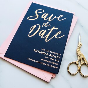 ネイビーブルーのホイルSave the Dateカード、ネイビーの結婚式招待状、ゴールドホイルのカスタムSave the Date招待状 - 無料封筒「ドバイ」