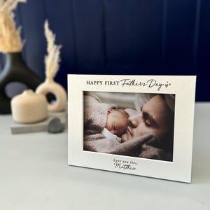 Personalisierter glücklicher erster Vatertagsbilderrahmen | Ideales Geburtstagsgeschenk für Papa neuen Vater | Individuelle Papa Vatertag Geschenkidee