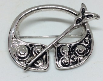 Celtic Scottish Pennanular  Brooch Pin - Silver Tone Pewter Metal