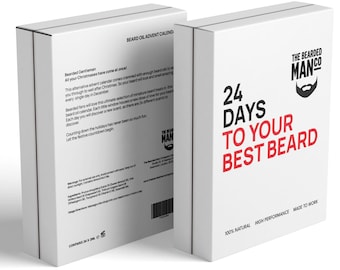 Peut inclure: Une boîte calendrier de l'avent rectangulaire blanche avec le texte 24 DAYS TO YOUR BEST BEARD en noir et rouge. Le logo The Bearded Man Co. est visible en haut. Le panneau arrière contient des détails sur le produit et les ingrédients.